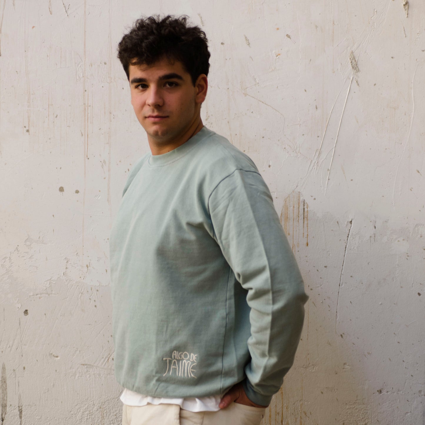 Trabajar y Sin Poder Classic Sweatshirt